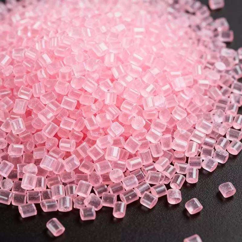 Manchas pretas em pellets transparentes: a culpa é do parafuso?